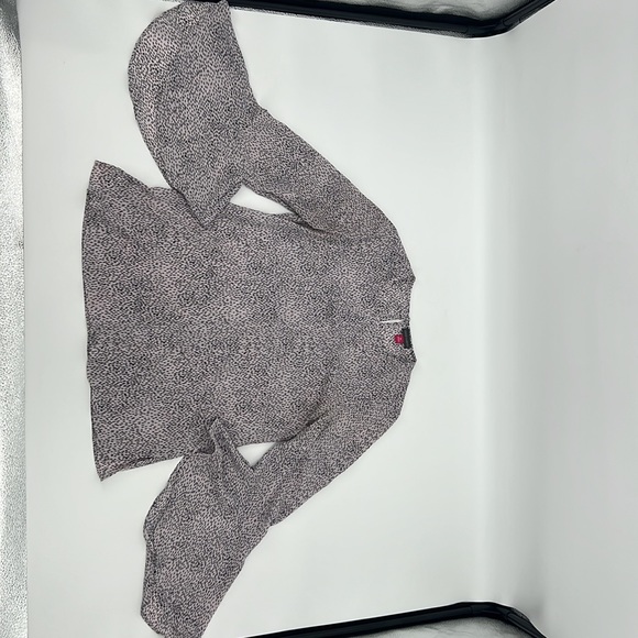 Vince Camuto Tulip Sleeve Blouse-Lilac w/ Black Spotted Pattern Women's sz. XS - Picture 2 of 11